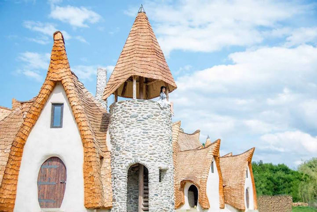 RomanianFairytaleCastle12