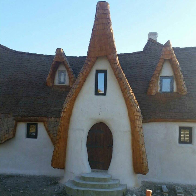 RomanianFairytaleCastle3