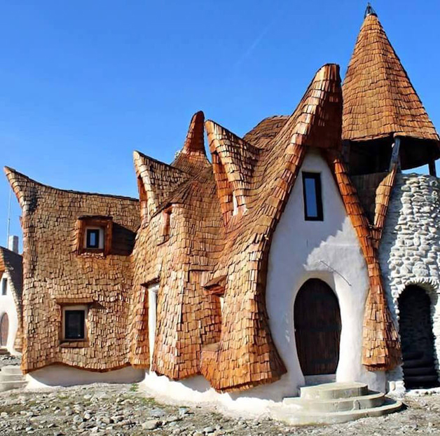 RomanianFairytaleCastle5