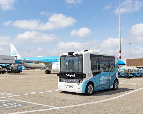 Ônibus autônomo transporta tripulação da KLM em Amsterdã
