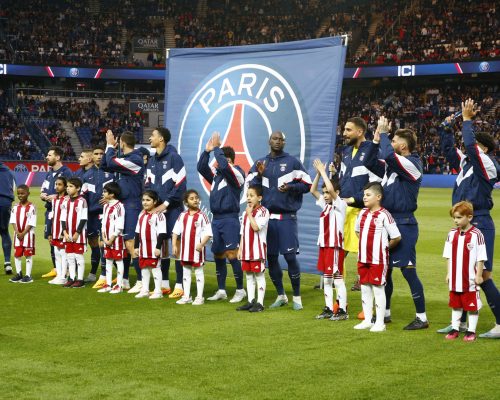 Qatar Airways e Paris Saint-Germain realizam ação sobre educação e esportes