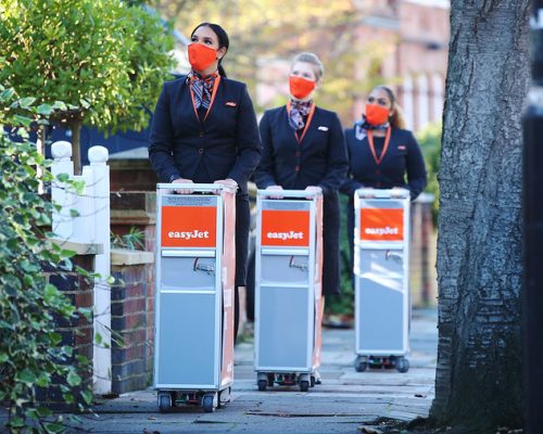 easyJet leva serviço de bordo para dentro da casa dos viajantes