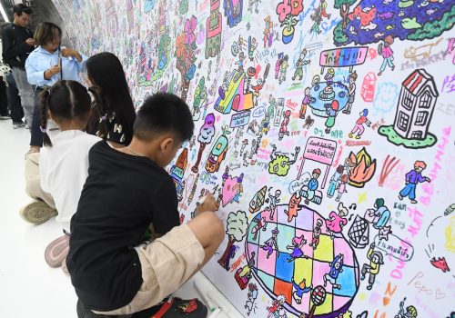 Um túnel em Bangkok vira espaço de colorir coletivo