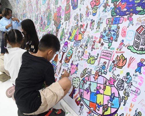 Um túnel em Bangkok vira espaço de colorir coletivo