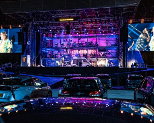 Uber disponibiliza aluguel de carros para espetáculos drive-in