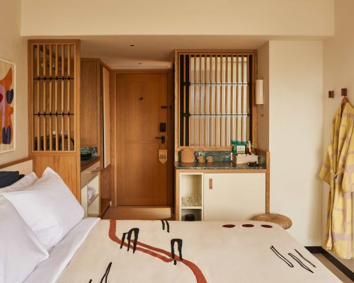 Ace Hotel inaugura hotel com conceito swim club na Riviera de Atenas