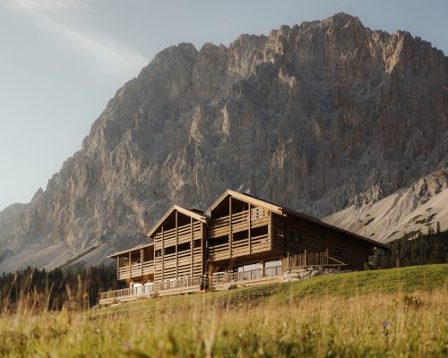Eriro: O hotel que promete conexão com a natureza e as tradições alpinas