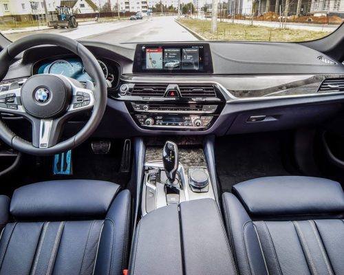 BMW e Olo firmam parceria para testar pedidos de alimentos para automóveis