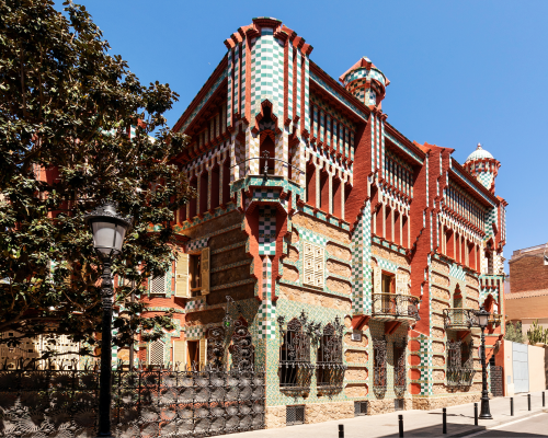Airbnb oferece hospedagem na primeira obra arquitetônica de Gaudí