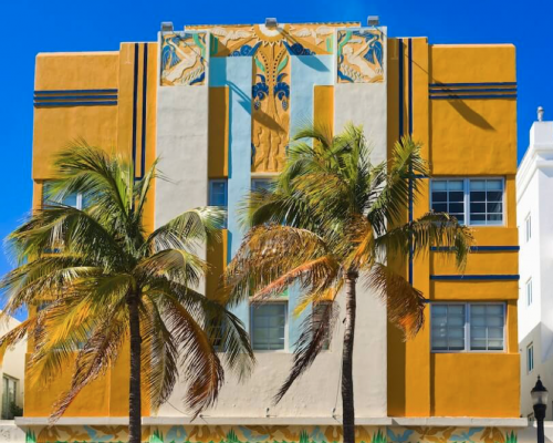 A tinta colorida que reflete a luz do sol para manter edifícios frescos
