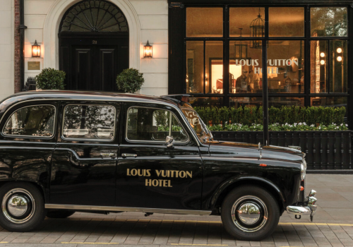 Louis Vuitton transforma hotel em experiência imersiva em Londres