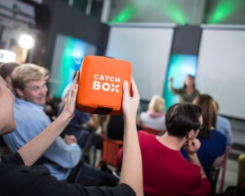 Microfone divertido permite mais participação do público em eventos