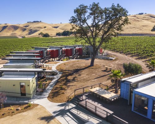 Experiências luxuosas em contêineres na Cass Winery