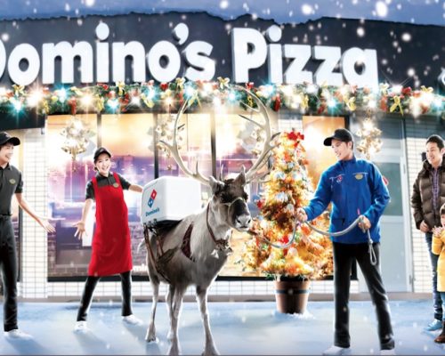 Entrega de pizzas em clima de natal