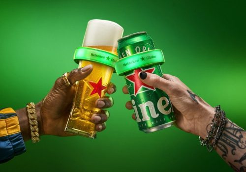 Heineken transforma brindes em “match” musical no Coachella