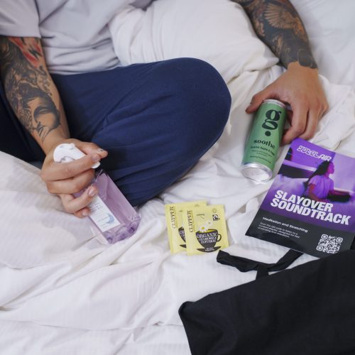 Yotelair lança kits para transformar escalas em experiências de bem-estar