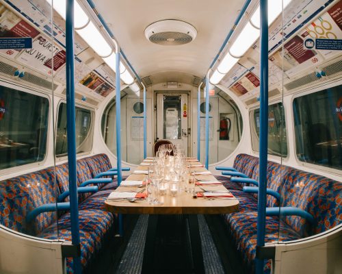 Supperclub.tube: O jantar em um vagão restaurado do metrô de Londres