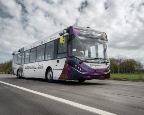 O serviço de ônibus autônomos nas estradas do Reino Unido