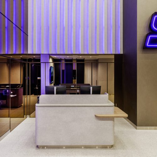 YOTEL cria happy hour sem telas para combater o excesso digital nas viagens