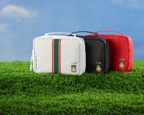 United anuncia kits de amenidades em parceria com Wrexham AFC