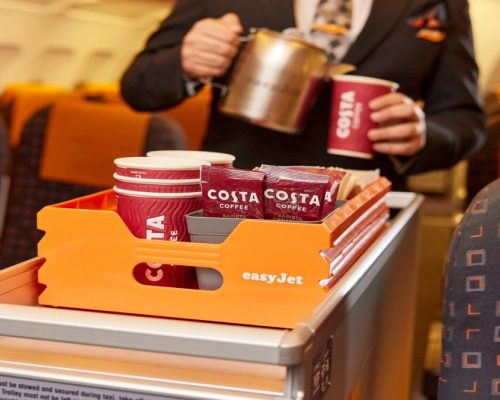 A valorização do café a bordo com easyJet e Costa Coffee