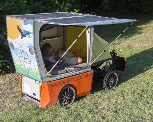 Conheça a GoLo: A bike camper movida a energia solar