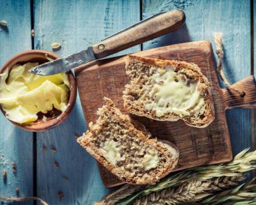 Padaria finlandesa lança massa de pão feita com grilos