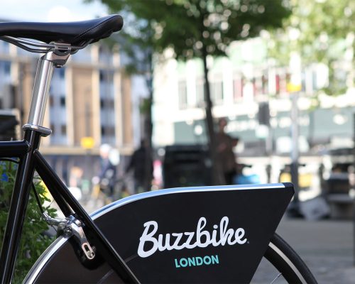 Bicicleta da Cooper vira outdoor ambulante em Londres