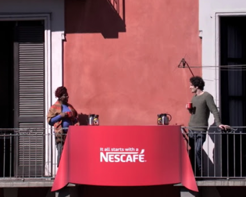 Nescafé une vizinhos em Milão