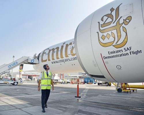Emirates opera vôo parcialmente movido a biocombustível