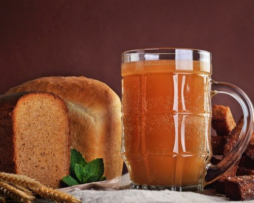 Projeto vende cerveja feita com sobras de pão