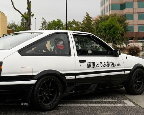 Que tal pegar um táxi inspirado em carros de animes?