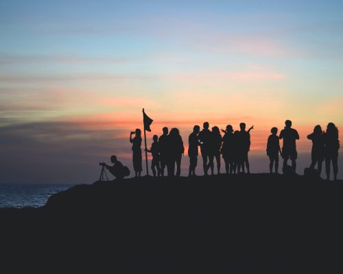 FlyMeOut: A plataforma de viagens com foco em networking