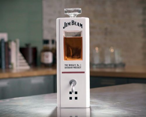 Jim Beam tem decanter de whisky acionado por comando de voz