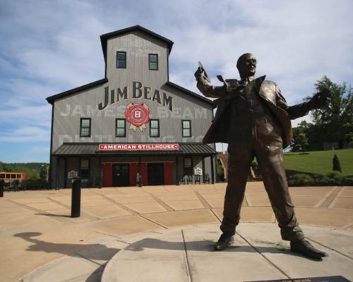 Imersão na destilaria Jim Beam estará disponível no Airbnb