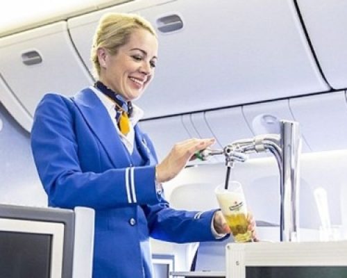 Companhia aérea passa a servir chope Heineken em voos