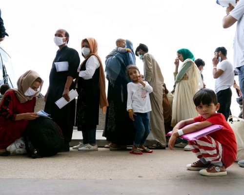 Airbnb promete providenciar abrigo para 20 mil afegãos refugiados