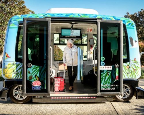 Ônibus autônomo atende idosos na Austrália