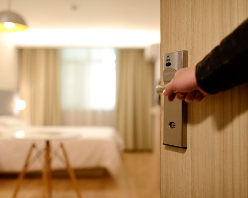 A plataforma de reserva de hotéis com práticas trabalhistas justas