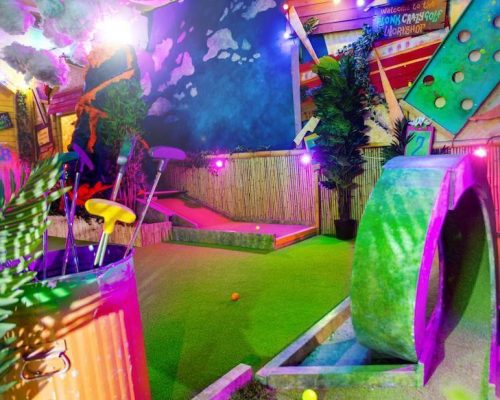 Minigolfe exclusivo para adultos é a nova paixão dos jovens de Londres