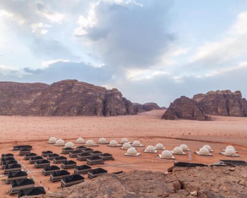 Luxo minimalista e colorido em glamping sul-coreano