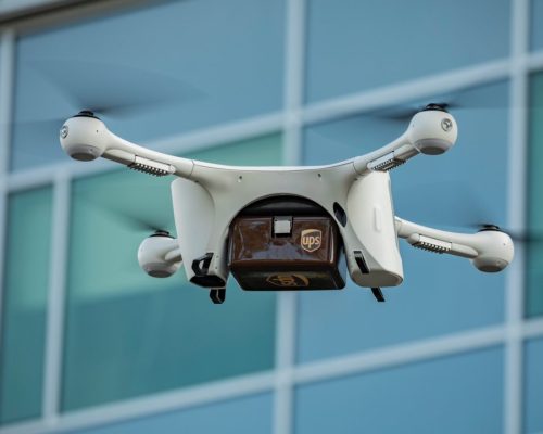 UPS inaugura a primeira rota comercial de entregas por drones