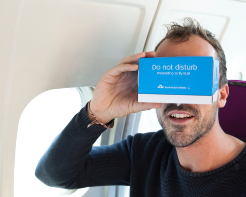 KLM distribui óculos de realidade virtual