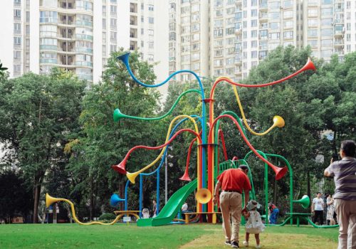 Playgrounds sonoros: Como Yuri Suzuki redesenha o espaço público